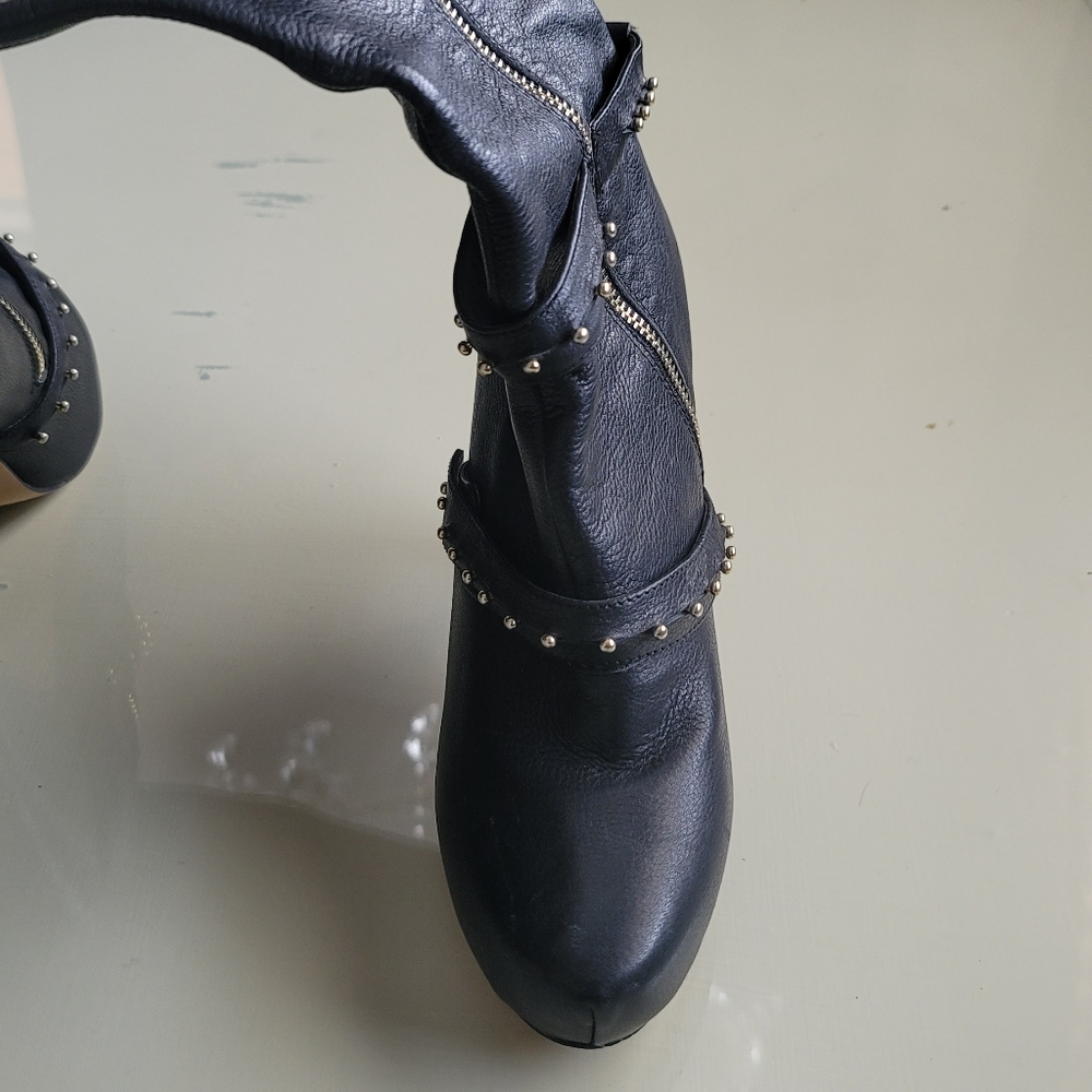 Boots - Picture 6 of 6